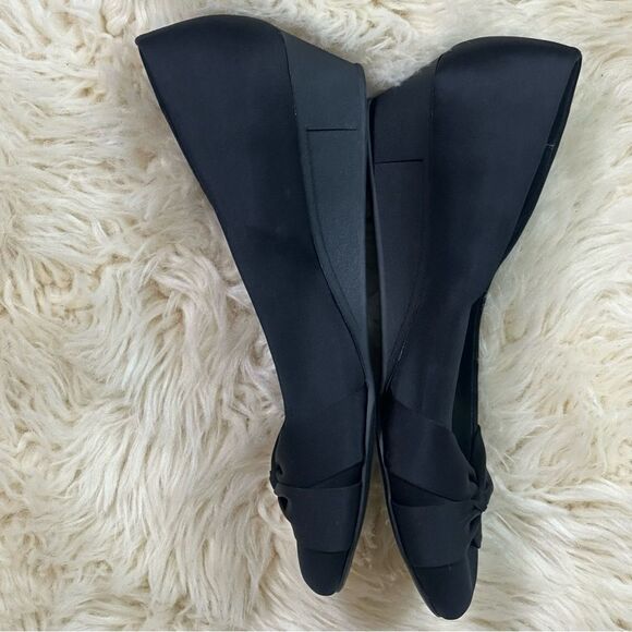 Bandolino Black Flats with Bow Detail - Picture 5 of 9